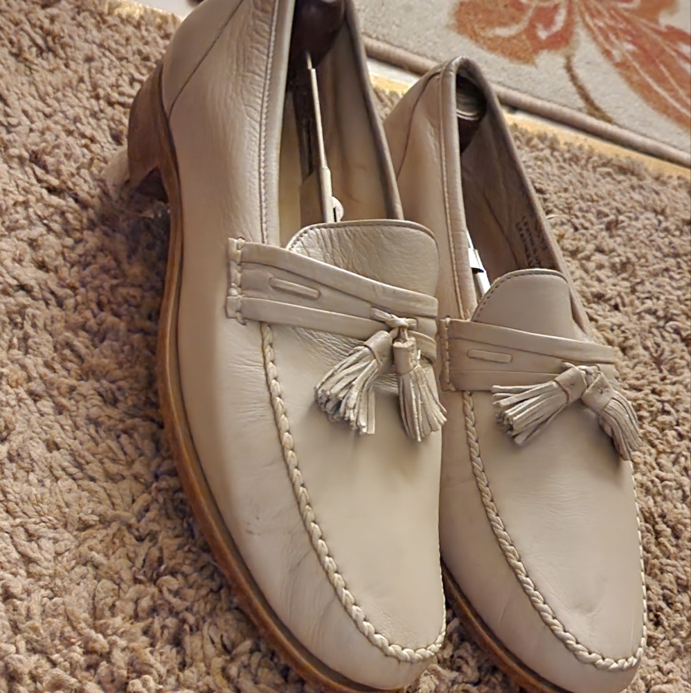 Men's Hanover embassy collection loafers.